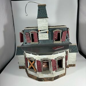 Hallmark Mansion on Ravenwood Lane Haunted House No book or‎ ornaments 2002